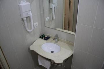 Фото номера Стандартный двухместный номер с 1 кроватью Отель Alp Inn Отель г. Баку 3