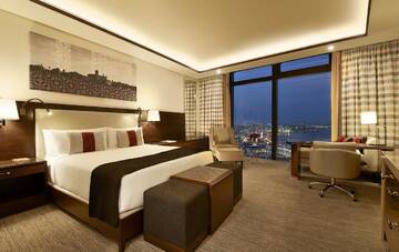 Фото номера Номер Fairmont Gold с кроватью размера «king-size» и видом на море Отель Fairmont Baku, Flame Towers г. Баку 2