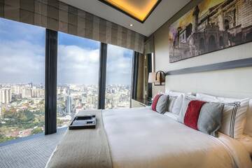 Фото номера Фирменный люкс «Фэйрмонт Голд» с видом на город Отель Fairmont Baku, Flame Towers г. Баку 2