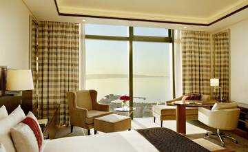 Фото номера Номер Делюкс с кроватью размера «king-size» и видом на море Отель Fairmont Baku, Flame Towers г. Баку 2