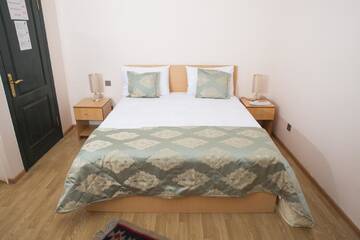 Фото номера Стандартный двухместный номер с 1 кроватью Отель City Walls Hotel г. Баку 4
