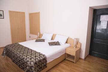 Фото номера Стандартный трехместный номер Отель City Walls Hotel г. Баку 3
