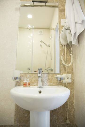 Фото номера Стандартный трехместный номер Отель City Walls Hotel г. Баку 5