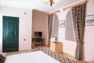 Фото номера Стандартный трехместный номер Отель City Walls Hotel г. Баку 6