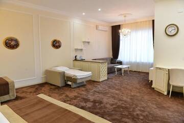 Фото номера Семейный номер с боковым видом на море Отель East Legend Hotel г. Баку 8