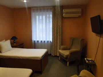 Фото номера Стандартный трехместный номер Отель Caspian Hotel г. Баку 2