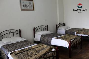 Фото номера Стандартный трехместный номер Отель Naftalan Guest House г. Баку 4