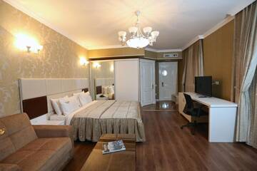 Фото номера Двухместный номер Делюкс с 1 кроватью Отель Old Street Boutique Hotel г. Баку 13