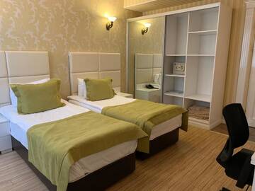 Фото номера Двухместный номер с 2 отдельными кроватями Отель Old Street Boutique Hotel г. Баку 2