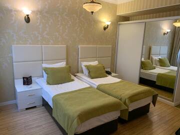 Фото номера Двухместный номер с 2 отдельными кроватями Отель Old Street Boutique Hotel г. Баку 4