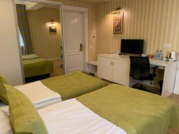 Фото номера Двухместный номер с 2 отдельными кроватями Отель Old Street Boutique Hotel г. Баку 7