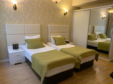 Фото номера Двухместный номер с 2 отдельными кроватями Отель Old Street Boutique Hotel г. Баку 6