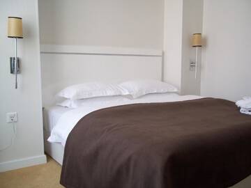Фото номера Улучшенный двухместный номер с 1 кроватью Отель Amber Hotel г. Баку 2