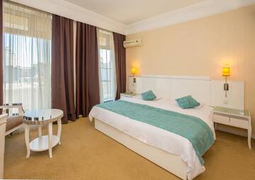 Фото номера Улучшенный двухместный номер с 1 кроватью Отель Amber Hotel г. Баку 4
