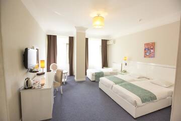 Фото номера Трехместный номер Отель Amber Hotel г. Баку 6