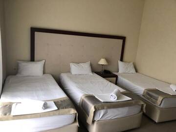 Фото номера Стандартный трехместный номер Отель Black Mount Hotel г. Баку 2