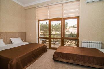 Фото номера Стандартный трехместный номер Отель AEF-Butik Hotel г. Баку 4