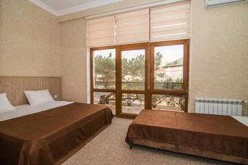 Фото номера Стандартный трехместный номер Отель AEF-Butik Hotel г. Баку 7
