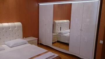 Фото номера Двухместный номер с кроватью размера &quot;king-size&quot; Мини-отель Baku Butik Mini-Hotel г. Баку 8