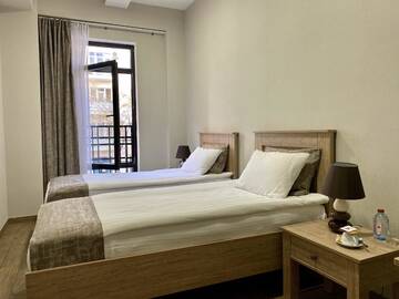 Фото номера Просторный двухместный номер с 2 отдельными кроватями Отель Nizami Street Hotel г. Баку 2