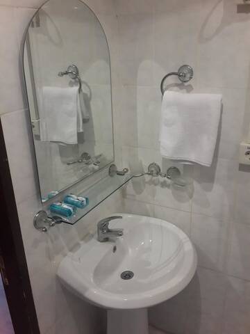 Фото номера Стандартный двухместный номер с 2 отдельными кроватями Отель Montenegro Hotel г. Баку 7
