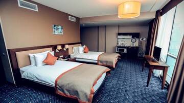 Фото номера Двухместный номер Делюкс с 2 отдельными кроватями Отель Staybridge Suites Baku г. Баку 8