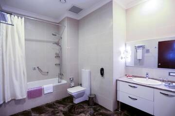 Фото номера Люкс с 2 спальнями Отель Staybridge Suites Baku г. Баку 2