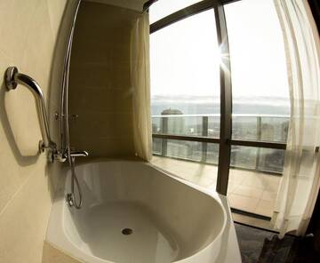 Фото номера Представительский номер с кроватью размера «king-size» Отель Staybridge Suites Baku г. Баку 6