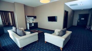 Фото номера Представительский номер с кроватью размера «king-size» Отель Staybridge Suites Baku г. Баку 8
