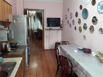 Фото номера Апартаменты с 3 спальнями Апартаменты 28 MAJ Street NEFT AKADEMIA г. Баку 23