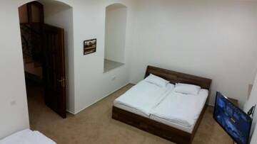 Фото номера Четырехместный номер с общей ванной комнатой Хостелы Baku Home Hostel г. Баку 2