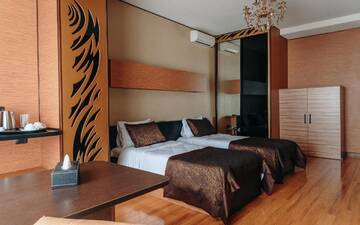 Фото номера Просторный двухместный номер с 2 отдельными кроватями Отель Bayil Breeze Hotel &amp; Restaurant г. Баку 5