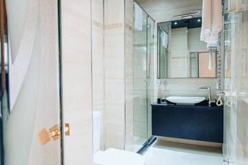 Фото номера Просторный двухместный номер с 2 отдельными кроватями Отель Bayil Breeze Hotel &amp; Restaurant г. Баку 4