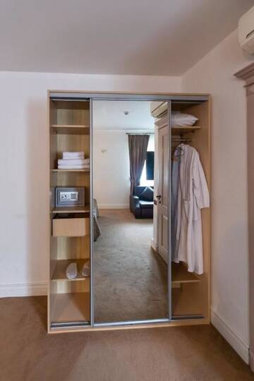 Фото номера Двухместный номер Делюкс с 1 кроватью и балконом Отель Deniz Inn Boutique Hotel г. Баку 46