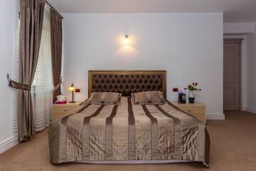 Фото номера Двухместный номер Делюкс с 1 кроватью и балконом Отель Deniz Inn Boutique Hotel г. Баку 4