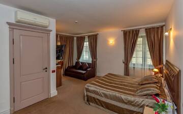 Фото номера Двухместный номер Делюкс с 1 кроватью и балконом Отель Deniz Inn Boutique Hotel г. Баку 11