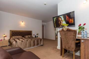 Фото номера Двухместный номер Делюкс с 1 кроватью и балконом Отель Deniz Inn Boutique Hotel г. Баку 49