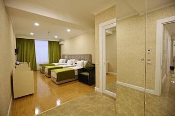 Фото номера Трехместный номер эконом-класса Отель Rusel Hotel г. Баку 3