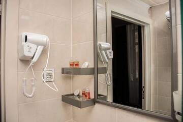 Фото номера Трехместный номер эконом-класса Отель Seven Boutique Hotel Baku г. Баку 3
