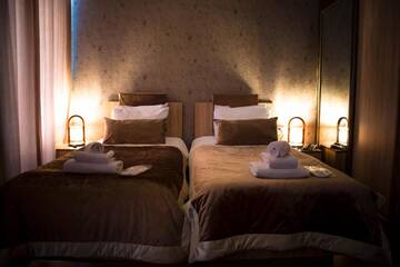 Фото номера Двухместный номер с 2 отдельными кроватями Отель Seven Boutique Hotel Baku г. Баку 7