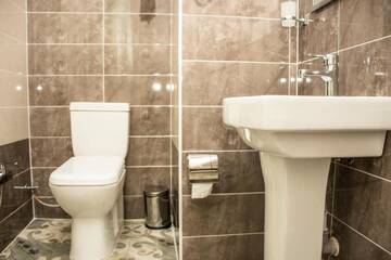 Фото номера Четырехместный номер &quot;Комфорт&quot; Отель Seven Boutique Hotel Baku г. Баку 11