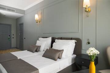 Фото номера Двухместный номер с 2 отдельными кроватями Отель Teatro Rooms Hotel г. Баку 7
