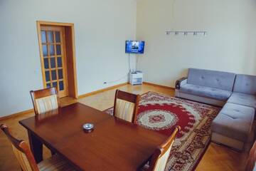 Фото номера Апартаменты с балконом Апартаменты Clock Tower Apartment in Baku г. Баку 54