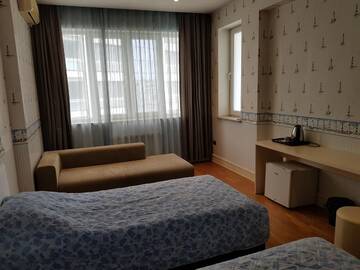 Фото номера Стандартный трехместный номер Отель Baku Sea View Hotel г. Баку 4