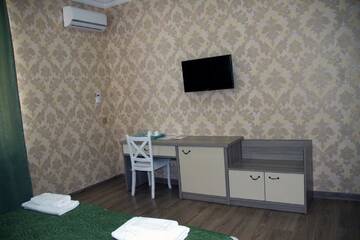 Фото номера Стандартный номер с кроватью размера &quot;queen-size&quot; Гостевой дом Damla Guest House г. Баку 4