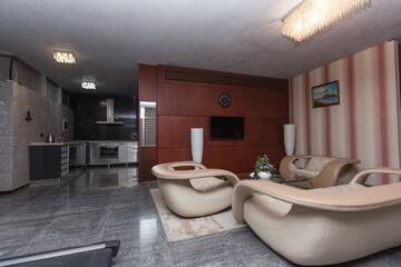 Фото номера Апартаменты с видом на сад Отель Deluxe City Hotel г. Баку 2