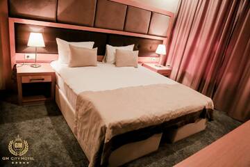 Фото номера Двухместный номер Делюкс с 1 кроватью и душем Отель GM City Hotel г. Баку 3