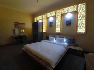 Фото номера Трехместный номер, вид на сад Отель Marsel Hotel г. Баку 14