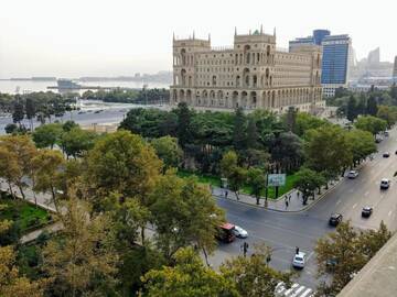 Фото Апартаменты Deluxe Apartment with Sea and F1 view г. Баку 2