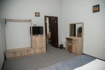 Фото номера Стандартный трехместный номер Отель Old Hotel In Baku г. Баку 7